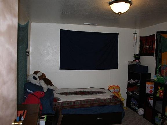 3rd image of 805 Dakota Ave