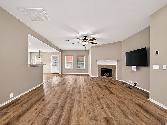 5th image of 15619 Hastings Park