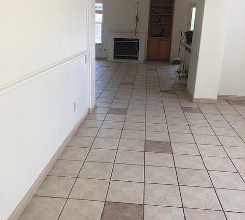 3rd image of 2563 Du Bois Dr