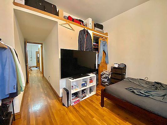 5th image of 244 W 109th St #3V