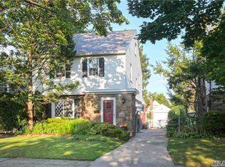 8715 248th St, Bellerose, NY 11426