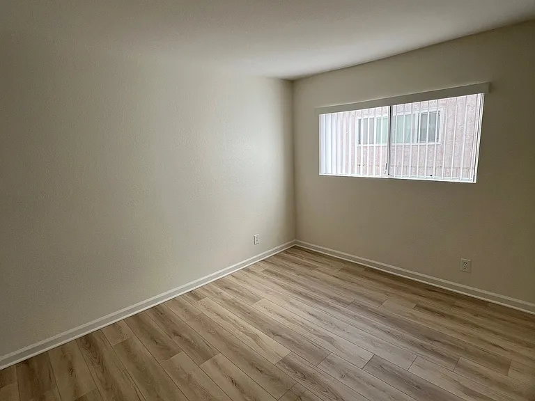 1350 Glenwood Rd #5 — Photo 13