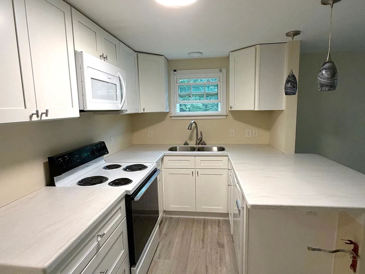 2 bed, 1200 sqft, $1,375 — Photo 2