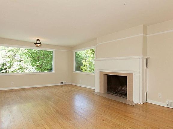 4th image of 12720 15th Ave NE