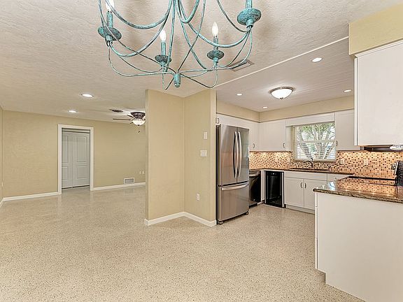 4th image of 7349 Starfish Dr