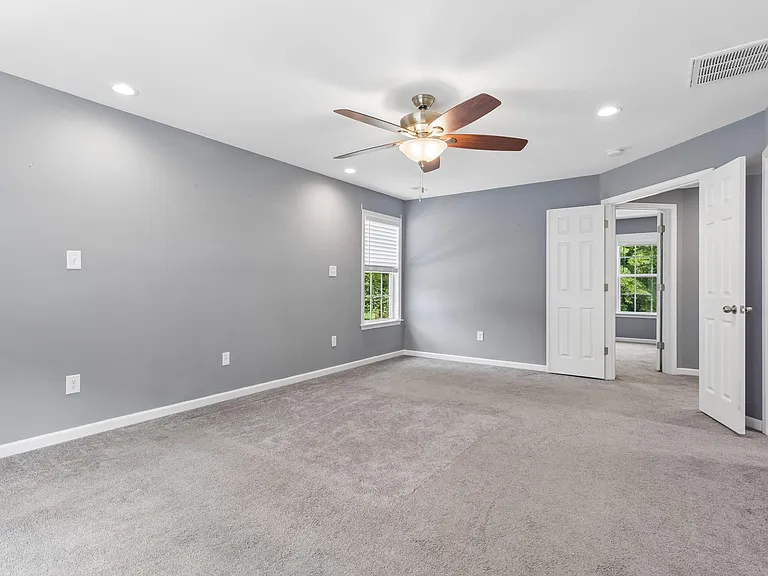 101 Sycamore Ln — Photo 32
