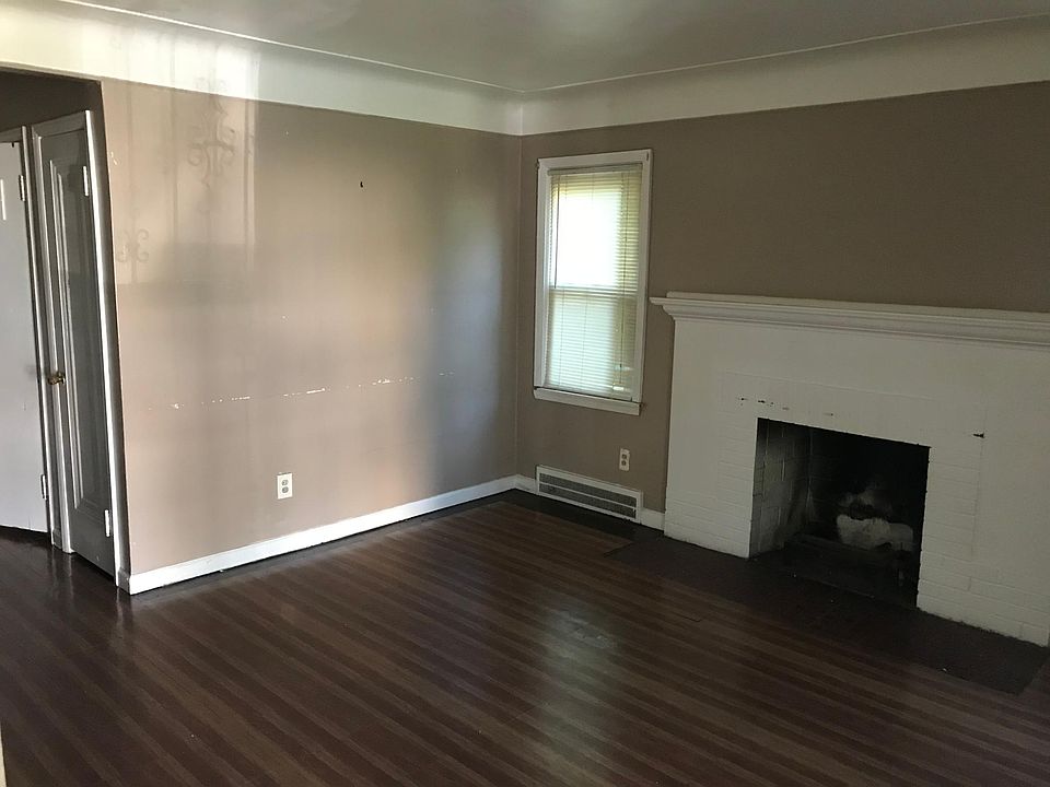 2nd image of 5581 University Pl