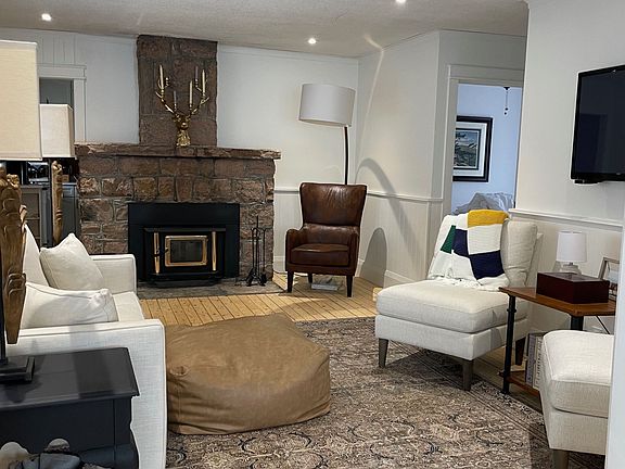 4th image of 1037 Strawberry Bay Rd