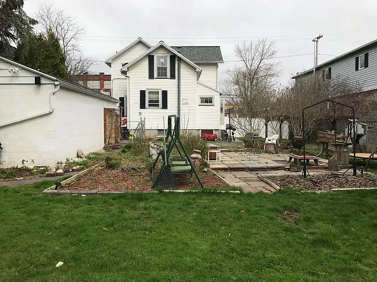 239 Ontario Street Ext — Photo 2