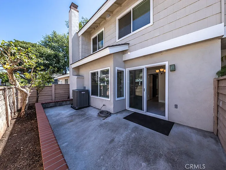 21 Ashbrook #102 — Photo 40
