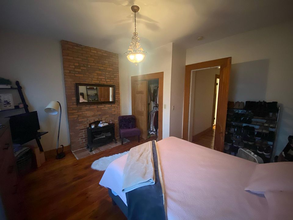 1st image of 118 W 1st Ave