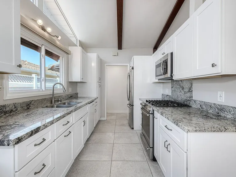 5681 Charter Ave — Photo 3