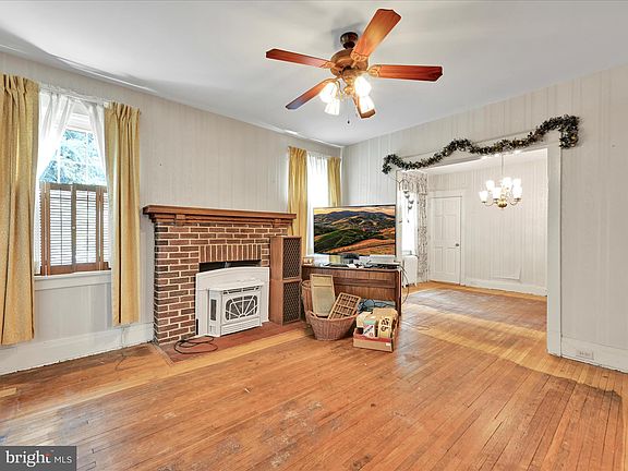 5th image of 2321 Hoffer St