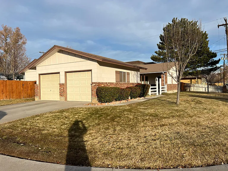 880 Tyler Way — Photo 1