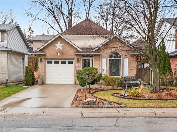 22 Novoco Dr, Hamilton, ON L9C 7E8