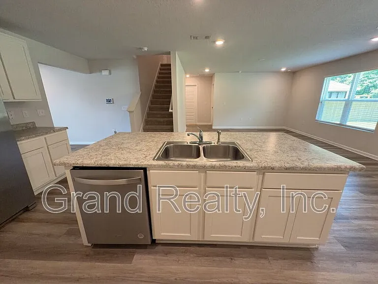 5431 Peach Dr — Photo 8