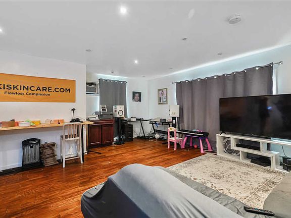 4th image of 187-04 Dunkirk Drive