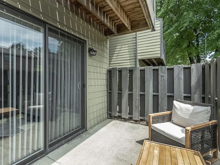 Brighton Valley Apts — Photo 17