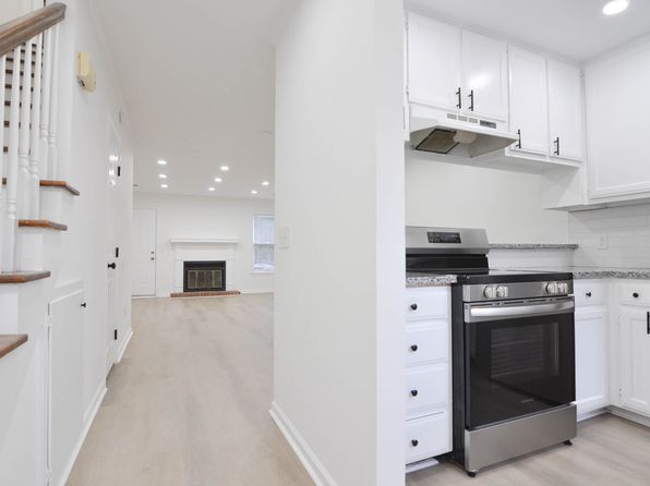 114 Deerwood St