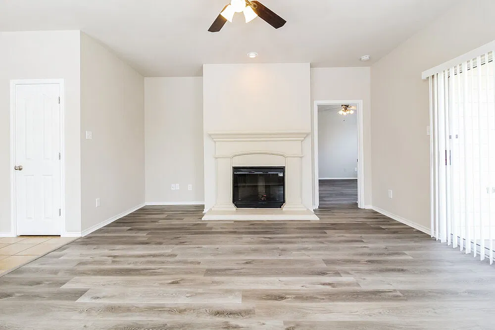 3 bed, 2.0 bath, 1616 sqft, $1,955 — Photo 3