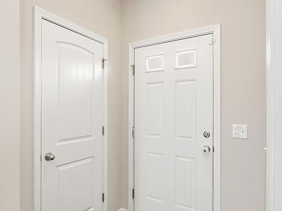 5th image of 322 Anmore Ct