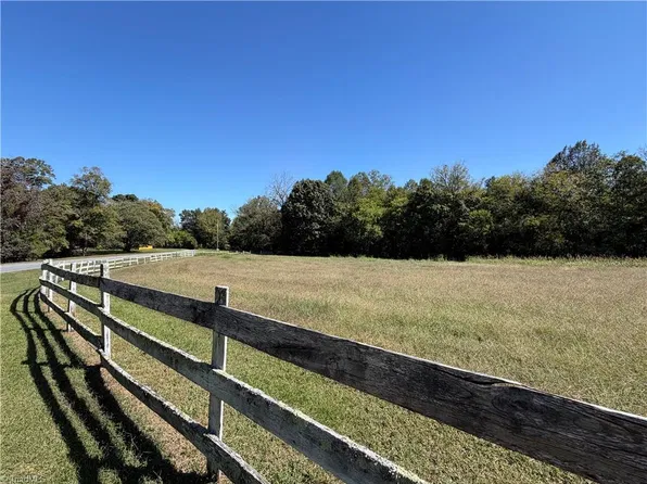 3203 Nancy Jean Rd, Greensboro, NC 27406