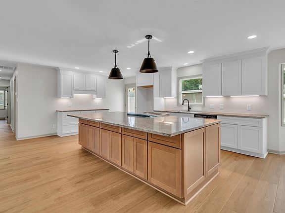 5th image of 1108 Kenwood Dr