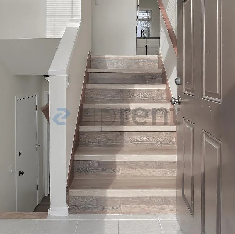 3 bed, 2.5 bath, 1680 sqft, $3,218 — Photo 2