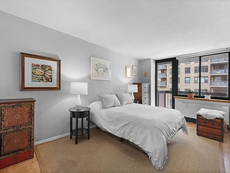 250 E 40th St #5CD — Photo 5