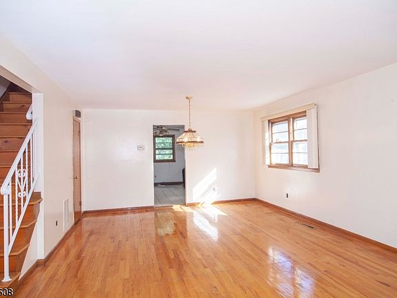 2nd image of 21 Rosewood Ter