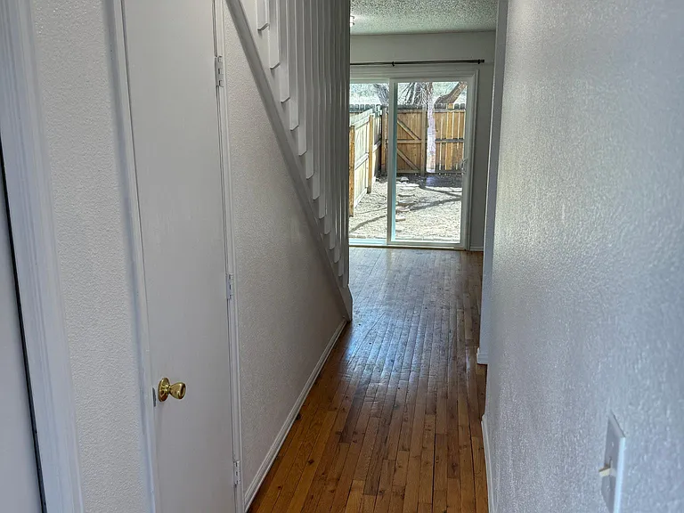 387 S 9th St — Photo 8