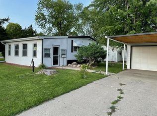 111 Lora St, Berwick, IA 50032