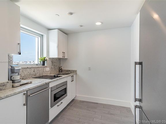 5th image of 1100 West Ave #1202