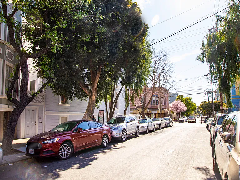 181 Bartlett — Photo 4