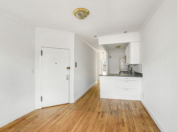 4th image of 706 Sackett St APT 3L