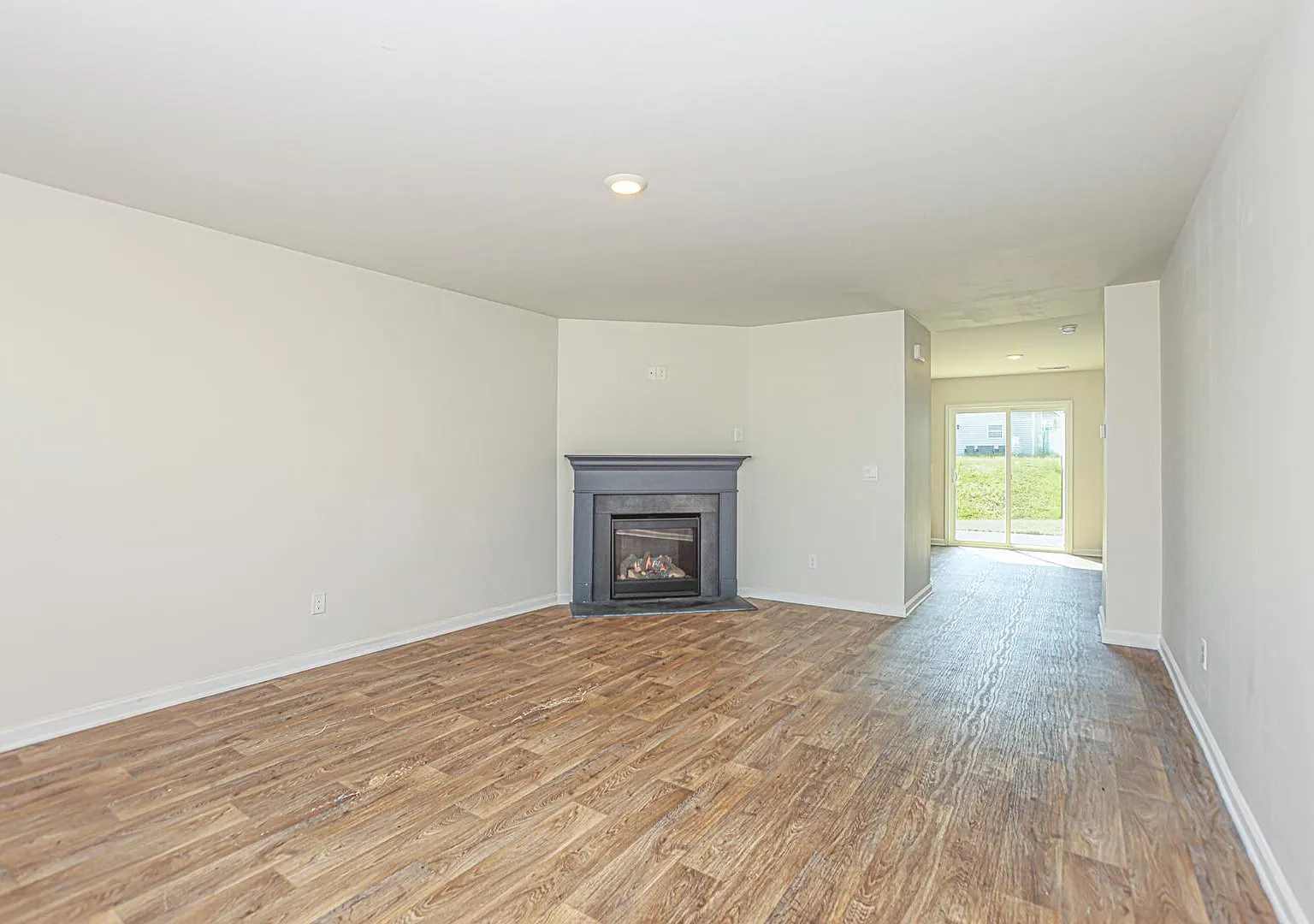 1075 Belmont Green — Photo 4