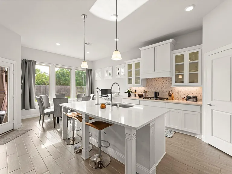 1939 Shallow Canyon Ln — Photo 2