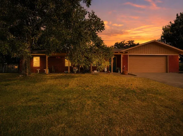311 Dennis Rd, Lipan, TX 76462