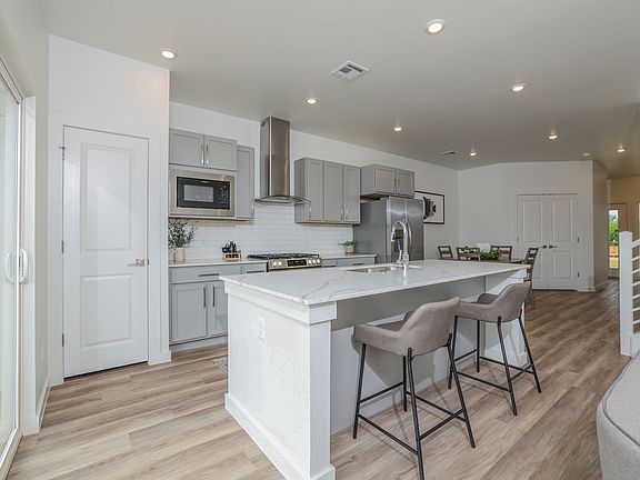 5th image of 944 Prominent Way