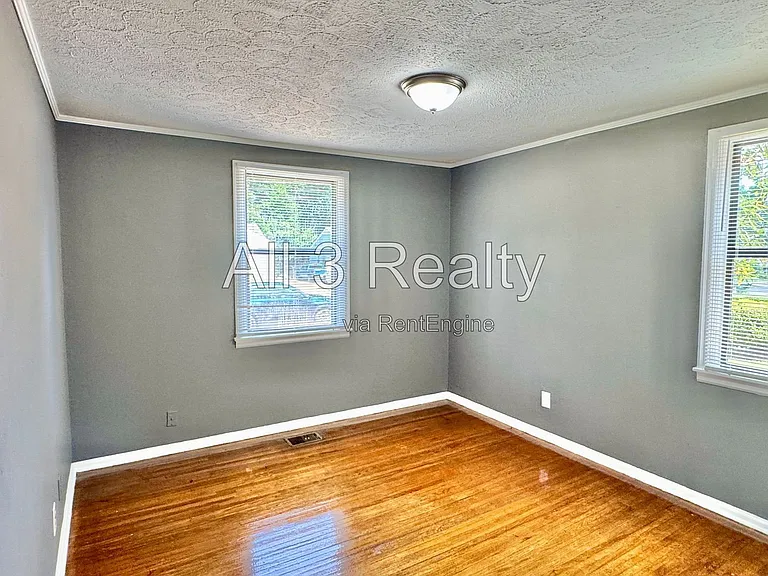 208 Bradley Dr — Photo 24