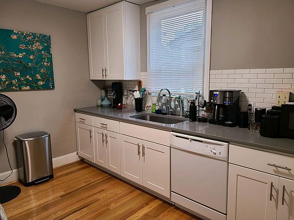 4th image of 4123 31st Ave #1