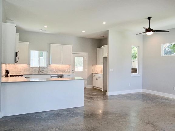 3rd image of 6902 Carver Ave. #A