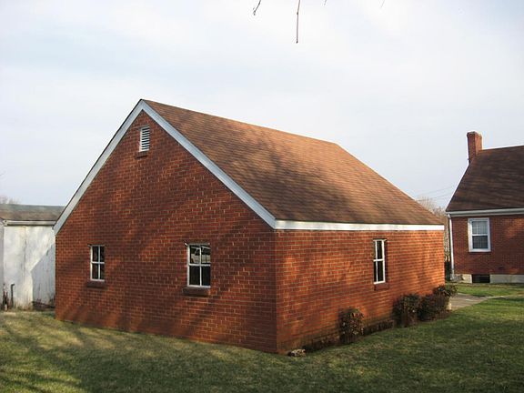 5th image of 3226 Yardley Dr NW
