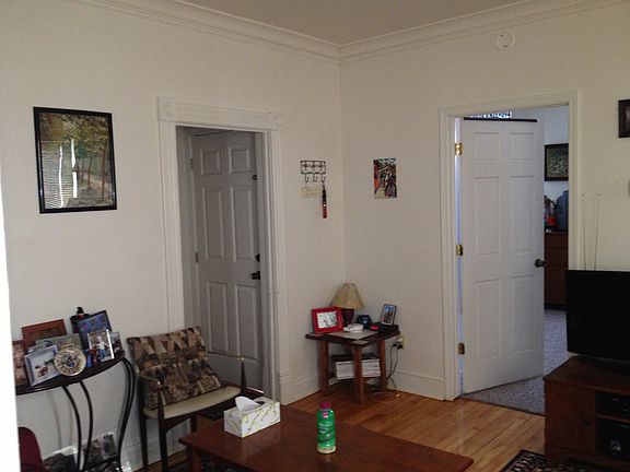 5th image of 408 N 9th Ave E #1