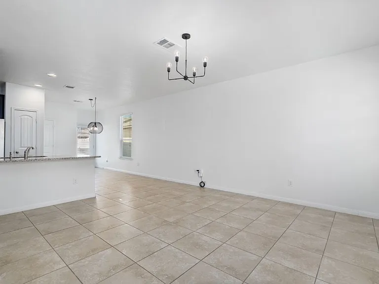 18332 Cumberland Gap St — Photo 5