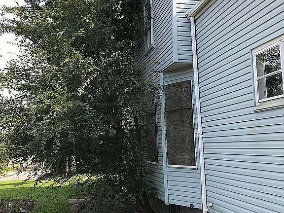 3rd image of 3122 NE Madison Ave