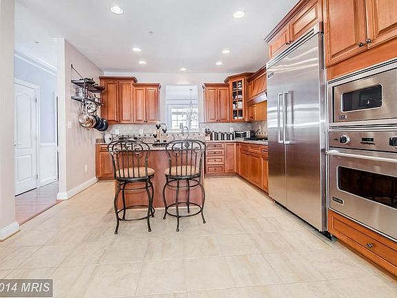 3rd image of 214 Zinfandel Ln