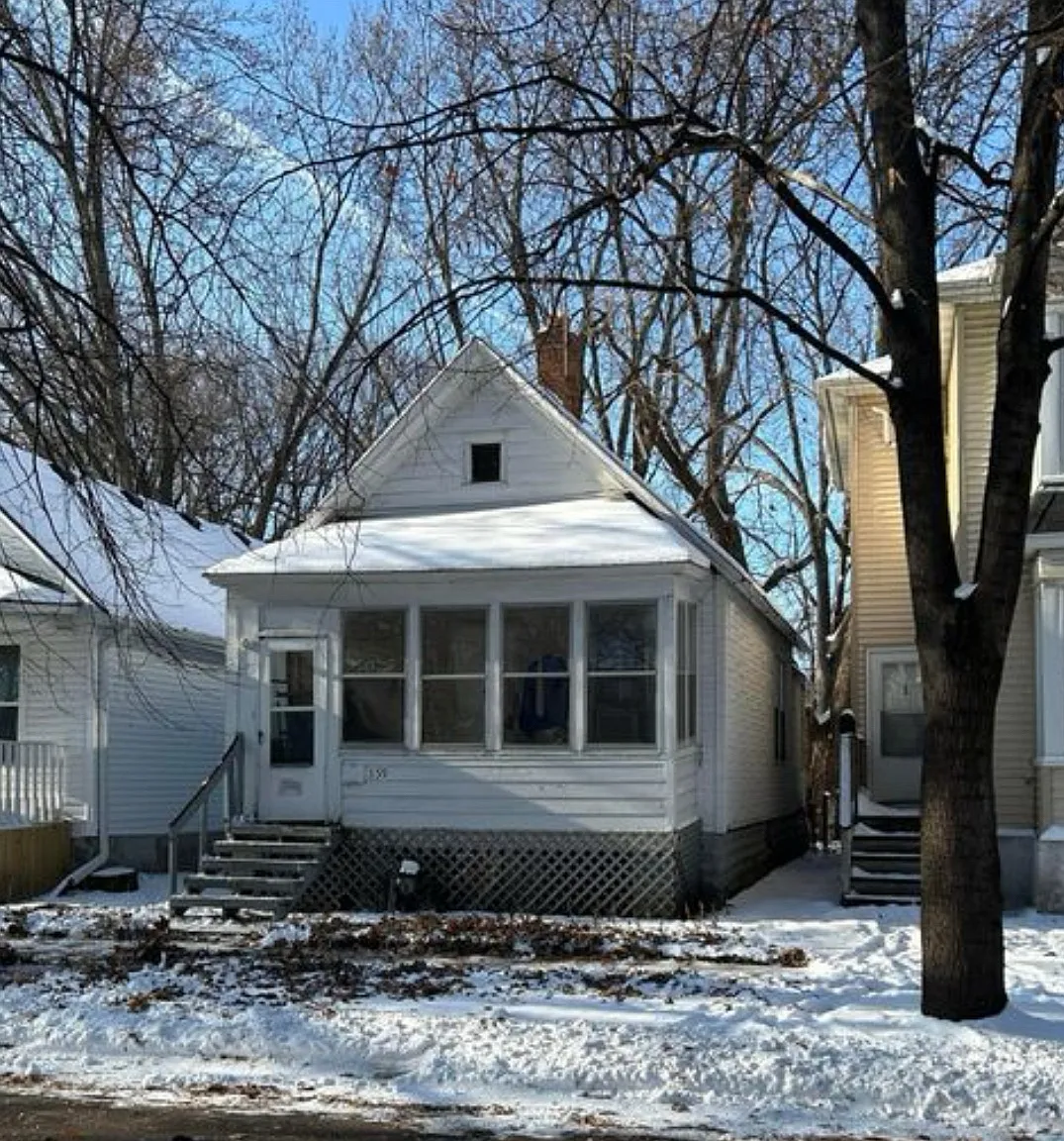 859 Marion St — Photo 1