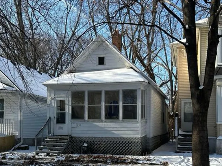 859 Marion St — Photo 1