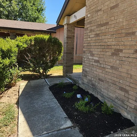 3 bed, 2.0 bath, 1144 sqft, $1,450 — Photo 2
